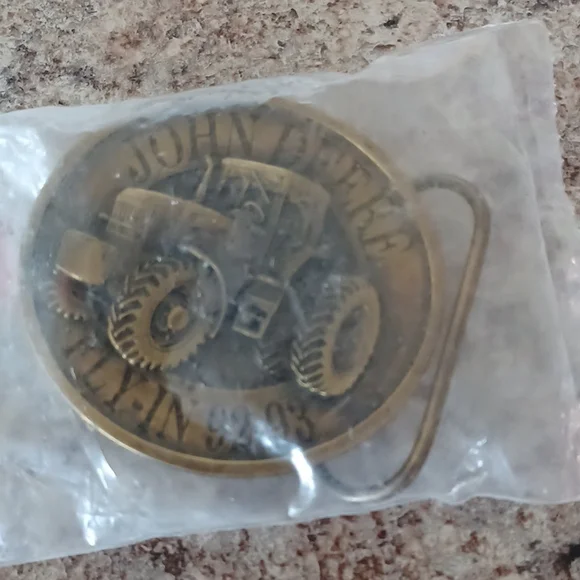 JOHN DEERE FLY-IN 92-93 BRASS BELT BUCKLE VINTAGE 1992 TRACTOR FARMER - Picture 1 of 7